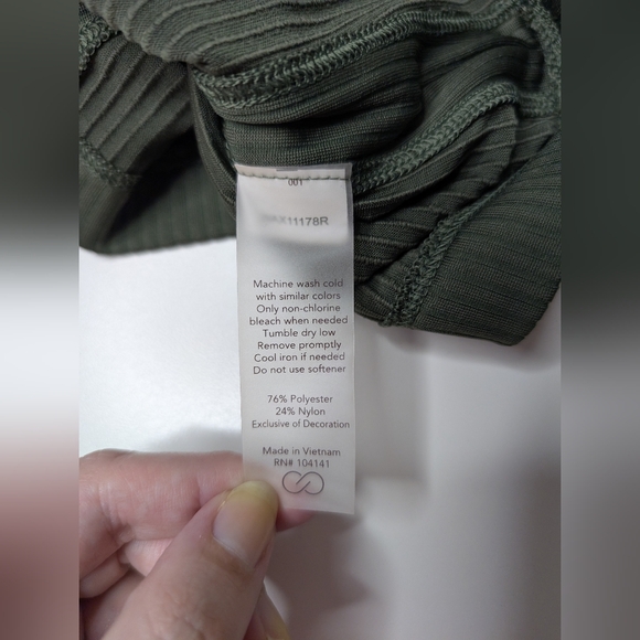 CALIA by Carrie Underwood Small Dark Green Ribbed Top Short Sleeve - Picture 4 of 9